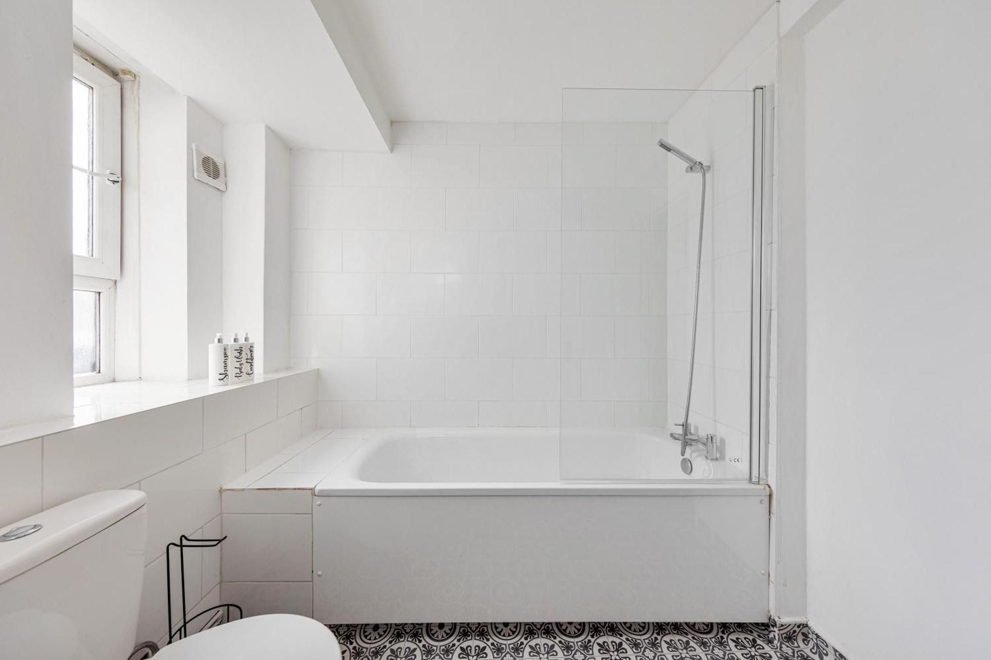 Sleek Shoreditch Hideout - 2 Bed Gem With Balcony In Central Λονδίνο Εξωτερικό φωτογραφία